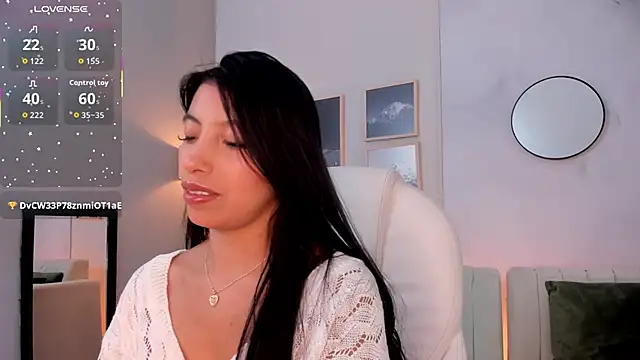 Snapshot of Tiffany_Low chatting on 11-22-25, 01:54 Tiffany Low online show from 11-22-25, 01:54