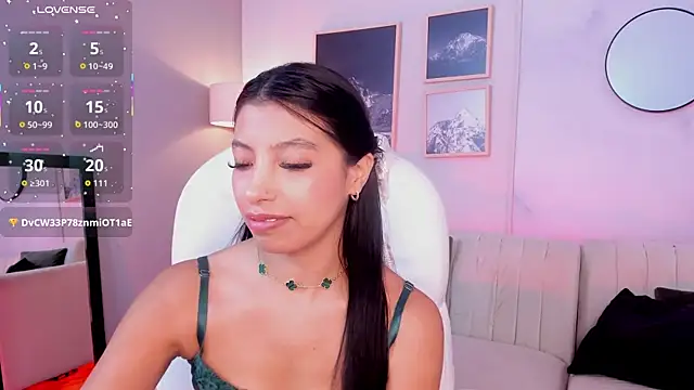 Snapshot of Tiffany_Low chatting on 12-01-25, 01:27 Tiffany Low online show from 12-01-25, 01:27