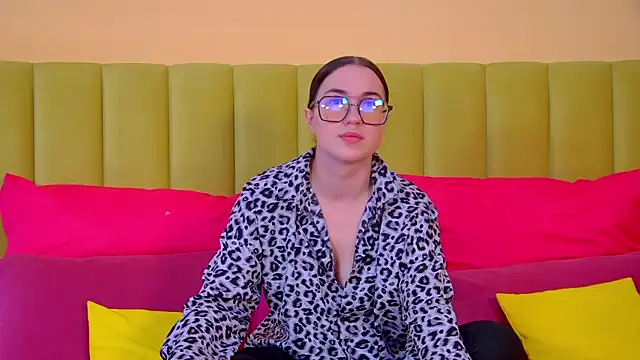 AnneAvery online show from 10-19-25, 06:47