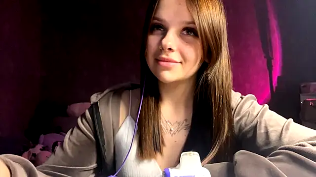 Snapshot of Vickypiki chatting on 09-27-25, 02:11 Vickypiki online show from 09-27-25, 02:11