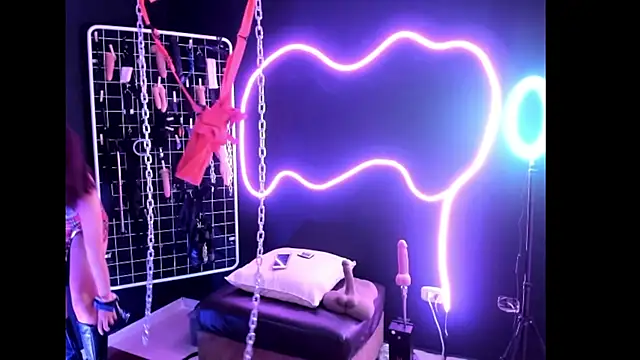 Snapshot of Mistress_Megan_BDSM chatting on 09-19-25, 08:53 Mistress Megan BDSM online show from 09-19-25, 08:53