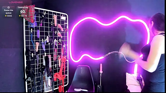 Snapshot of Mistress_Megan_BDSM chatting on 10-21-25, 07:03 Mistress Megan BDSM online show from 10-21-25, 07:03