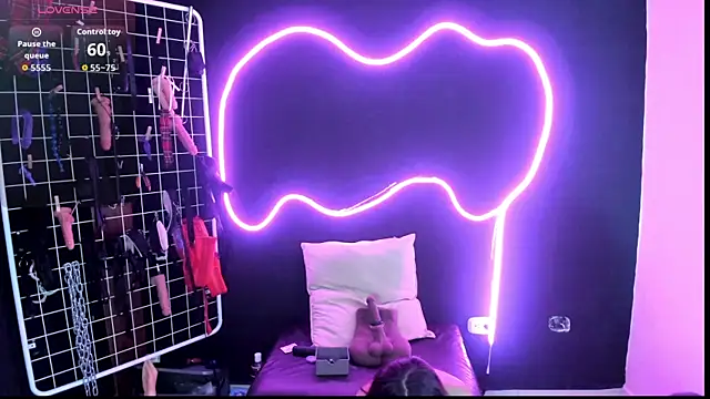 Snapshot of Mistress_Megan_BDSM chatting on 11-06-25, 07:26 Mistress Megan BDSM online show from 11-06-25, 07:26