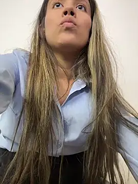 EMILIIA RICHTER   online show from 05-14-26, 07:53