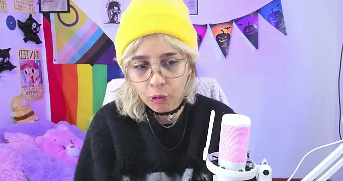 NekoWaifu online show from 10-25-25, 01:18