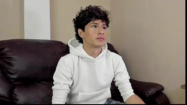 Snapshot of Xam_Collen chatting on 11-29-25, 04:21 Xam Collen online show from 11-29-25, 04:21