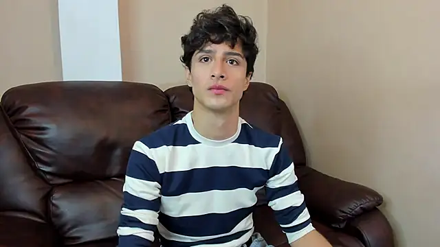 Snapshot of Xam_Collen chatting on 12-20-25, 04:58 Xam Collen online show from 12-20-25, 04:58