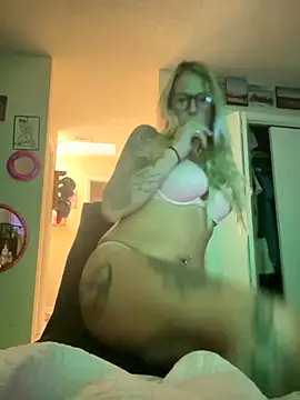 Snapshot of tattoobarbiexox chatting on 10-31-25, 12:06 tattoobarbiexox online show from 10-31-25, 12:06