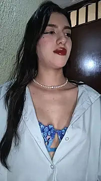 Snapshot of Emily-hottson chatting on 12-23-25, 05:05 Emily-hottson online show from 12-23-25, 05:05