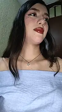 Snapshot of Emily-hottson chatting on 01-08-26, 05:32 Emily-hottson online show from 01-08-26, 05:32