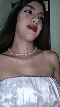 Snapshot of Emily-hottson chatting on 01-11-26, 07:13 Emily-hottson online show from 01-11-26, 07:13