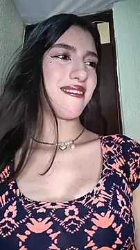 Snapshot of Emily-hottson chatting on 01-14-26, 04:51 Emily-hottson online show from 01-14-26, 04:51