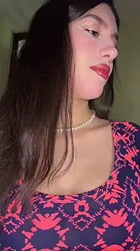 Snapshot of Emily-hottson chatting on 02-01-26, 07:29 Emily-hottson online show from 02-01-26, 07:29