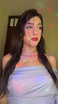 Snapshot of Emily-hottson chatting on 02-16-26, 04:30 Emily-hottson online show from 02-16-26, 04:30