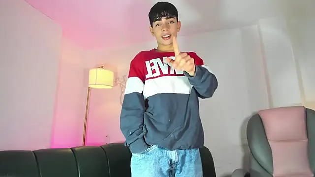 Snapshot of Peter_chase chatting on 02-10-26, 06:23 Peter chase online show from 02-10-26, 06:23