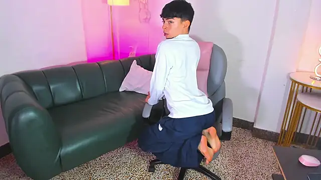 Snapshot of Peter_chase chatting on 02-12-26, 06:25 Peter chase online show from 02-12-26, 06:25