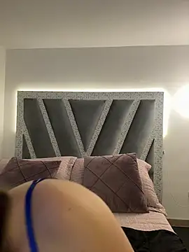 Snapshot of SophieeMills chatting on 12-18-25, 12:06 SophieeMills online show from 12-18-25, 12:06