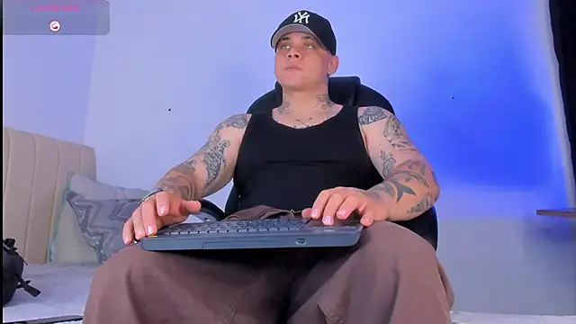 Snapshot of denis_munera chatting on 10-23-25, 10:03 denis munera online show from 10-23-25, 10:03