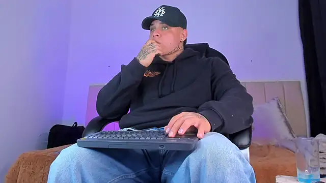 Snapshot of denis_munera chatting on 11-19-25, 04:23 denis munera online show from 11-19-25, 04:23