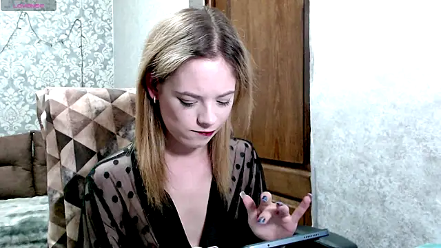Snapshot of Kate__Loves chatting on 07-18-26, 07:28 Kate Loves online show from 07-18-26, 07:28