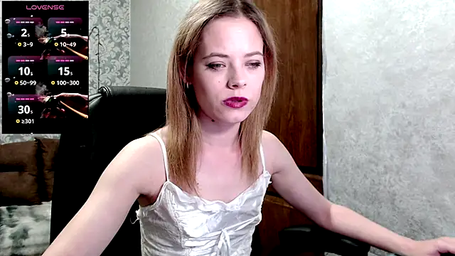 Snapshot of Kate__Loves chatting on 07-19-26, 07:17 Kate Loves online show from 07-19-26, 07:17