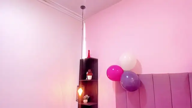 HoollyHendrix online show from 11-08-25, 07:56