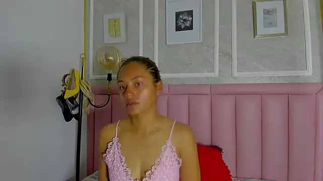 HoollyHendrix online show from 02-21-26, 08:54