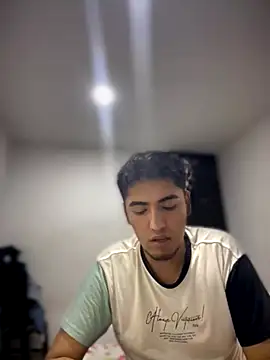 Snapshot of tomy_hot20 chatting on 11-13-25, 02:21 tomy hot20 online show from 11-13-25, 02:21