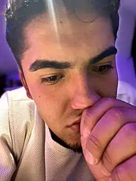 Snapshot of tomy_hot20 chatting on 11-14-25, 02:43 tomy hot20 online show from 11-14-25, 02:43