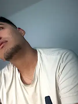 Snapshot of tomy_hot20 chatting on 11-16-25, 02:06 tomy hot20 online show from 11-16-25, 02:06