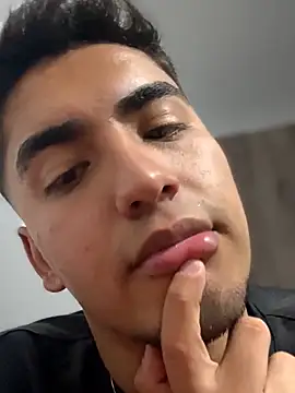 Snapshot of tomy_hot20 chatting on 11-24-25, 02:22 tomy hot20 online show from 11-24-25, 02:22