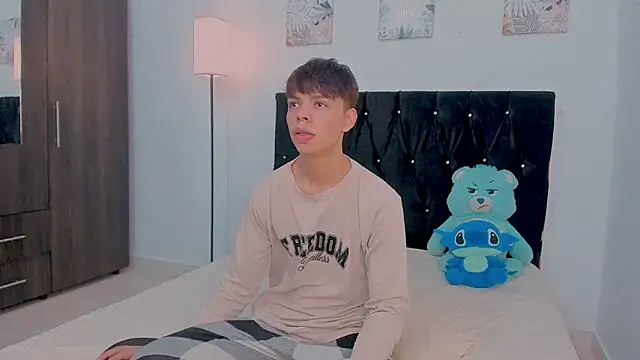 Snapshot of Zacktorres_ chatting on 10-30-25, 07:47 Zacktorres online show from 10-30-25, 07:47