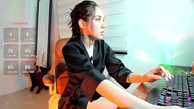 Snapshot of SarahCastillo_ chatting on 05-25-26, 02:17 SarahCastillo online show from 05-25-26, 02:17