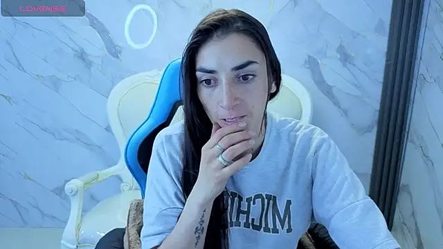 Maily a  online show from 04-21-26, 03:24