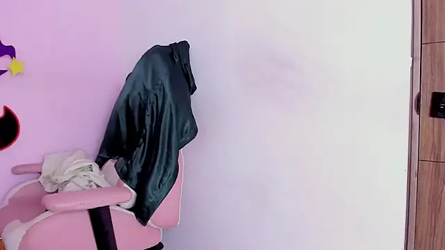 Yuni kim online show from 10-29-25, 01:24