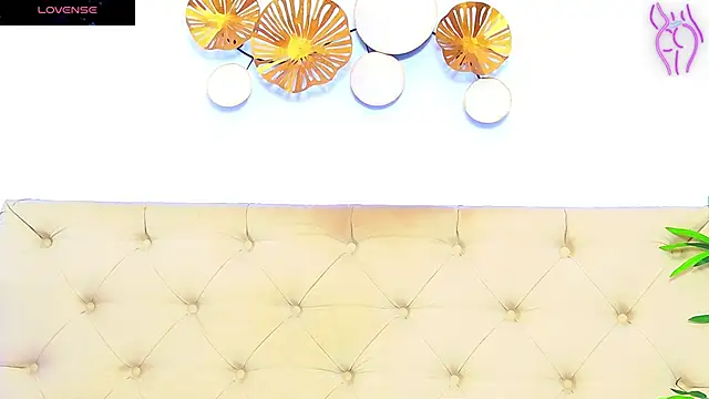 CoraVex online show from 09-30-25, 04:28