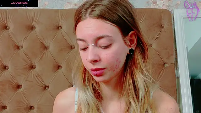 CoraVex online show from 10-21-25, 04:13