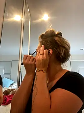 Cristalmegan online show from 10-09-25, 10:46