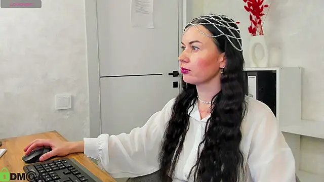 Stella Leon online show from 10-09-25, 01:03