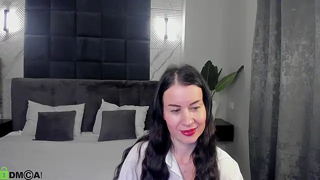 Stella Leon online show from 10-19-25, 01:28