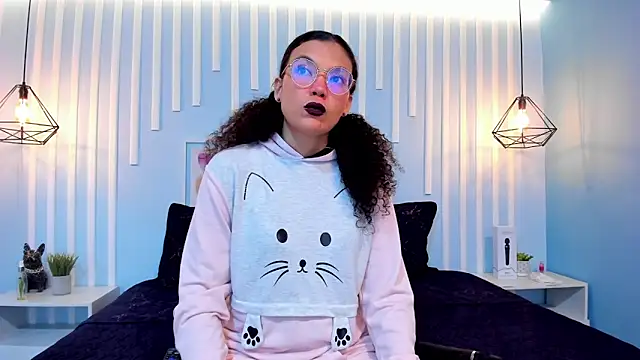 Snapshot of SweetStarr_ chatting on 10-28-25, 12:19 SweetStarr online show from 10-28-25, 12:19