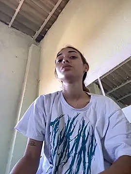 Snapshot of loirinhaaa chatting on 10-06-25, 03:42 loirinhaaa online show from 10-06-25, 03:42