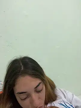 Snapshot of loirinhaaa chatting on 10-11-25, 02:04 loirinhaaa online show from 10-11-25, 02:04