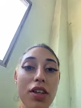 Snapshot of loirinhaaa chatting on 10-17-25, 02:08 loirinhaaa online show from 10-17-25, 02:08