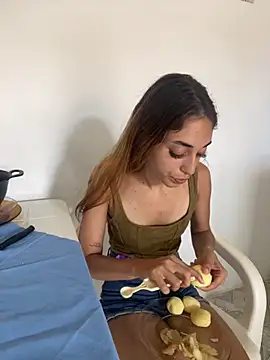 Snapshot of loirinhaaa chatting on 10-28-25, 03:04 loirinhaaa online show from 10-28-25, 03:04