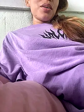 Snapshot of loirinhaaa chatting on 11-12-25, 02:06 loirinhaaa online show from 11-12-25, 02:06