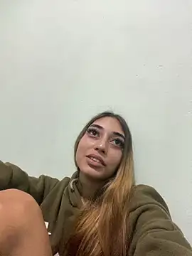 Snapshot of loirinhaaa chatting on 11-21-25, 03:11 loirinhaaa online show from 11-21-25, 03:11