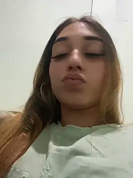 Snapshot of loirinhaaa chatting on 11-23-25, 01:38 loirinhaaa online show from 11-23-25, 01:38