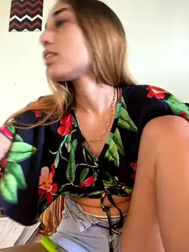 Snapshot of loirinhaaa chatting on 11-23-25, 05:46 loirinhaaa online show from 11-23-25, 05:46