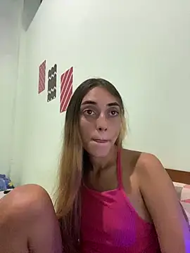 Snapshot of loirinhaaa chatting on 12-20-25, 10:06 loirinhaaa online show from 12-20-25, 10:06